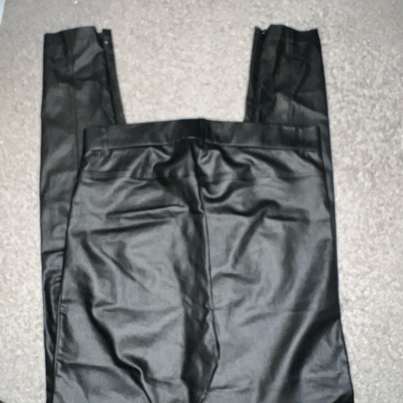 Black Graphic Angel Crop Top - Picture 4 of 4